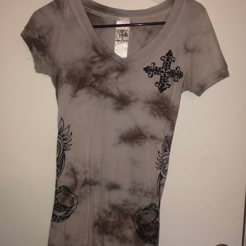 Crash and burn size small very pretty tee designs on front and back